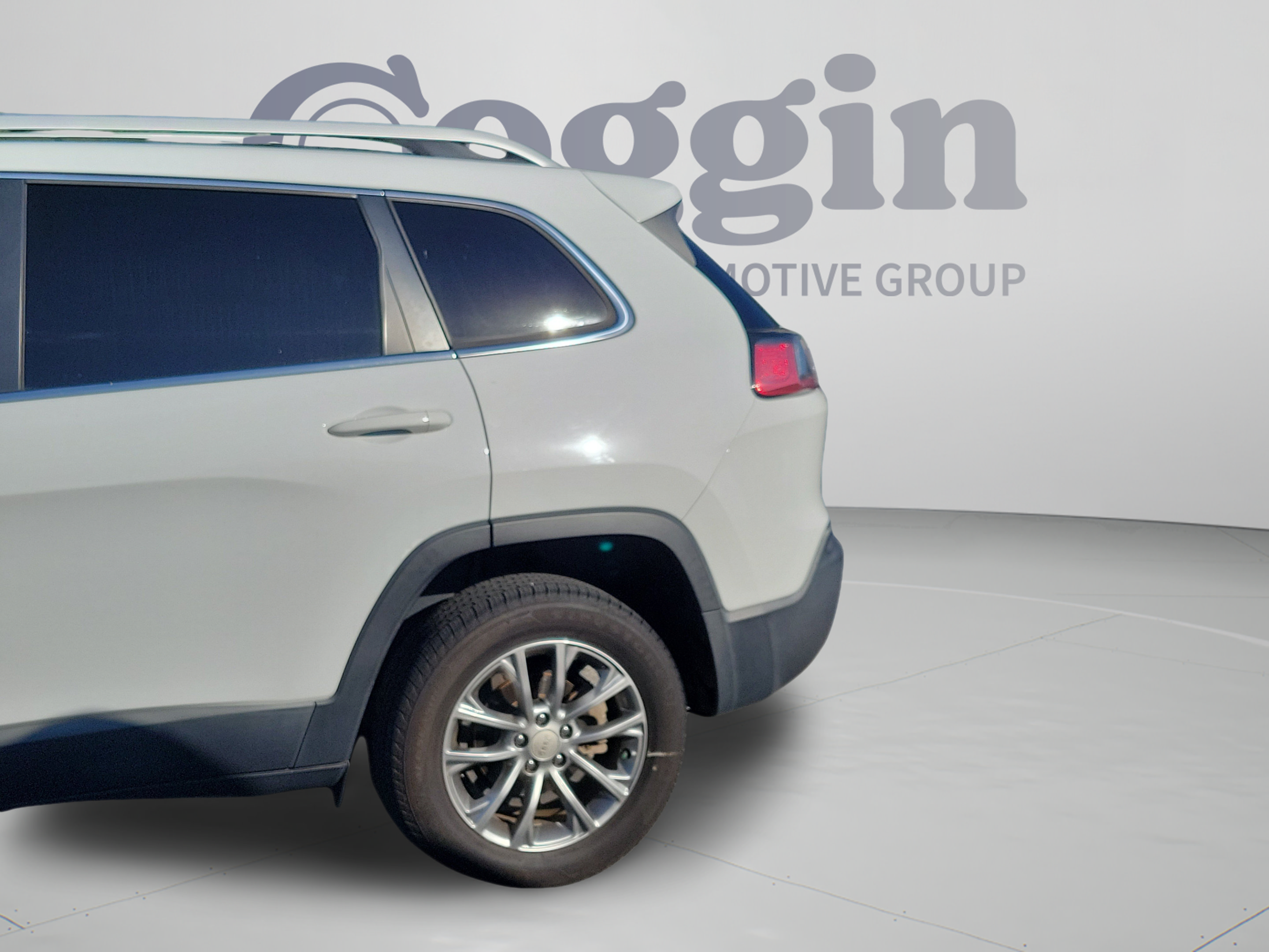 Used 2020 Jeep Cherokee Latitude Plus w/ Cold Weather Group FWD image 19