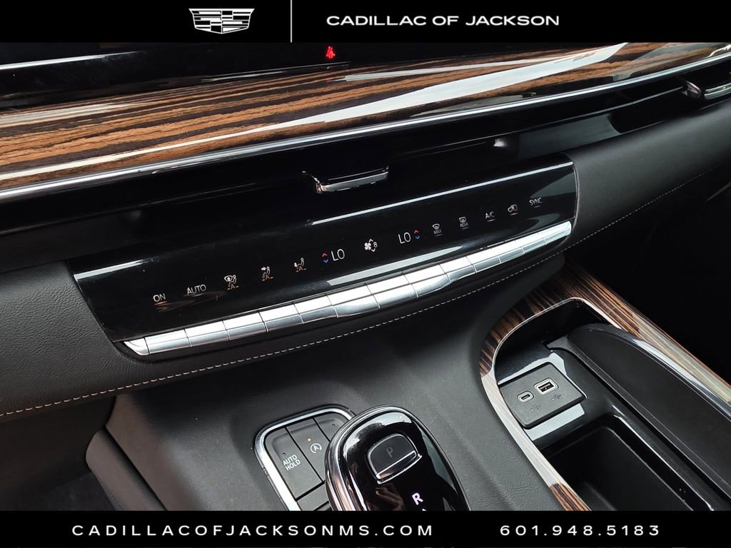 Used 2024 Cadillac Escalade ESV Luxury AWD/4WD image 14