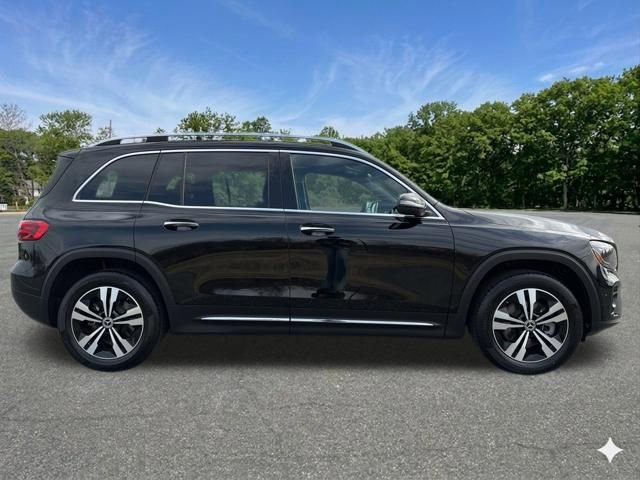Used 2025 Mercedes-Benz GLB 250 4MATIC image 10