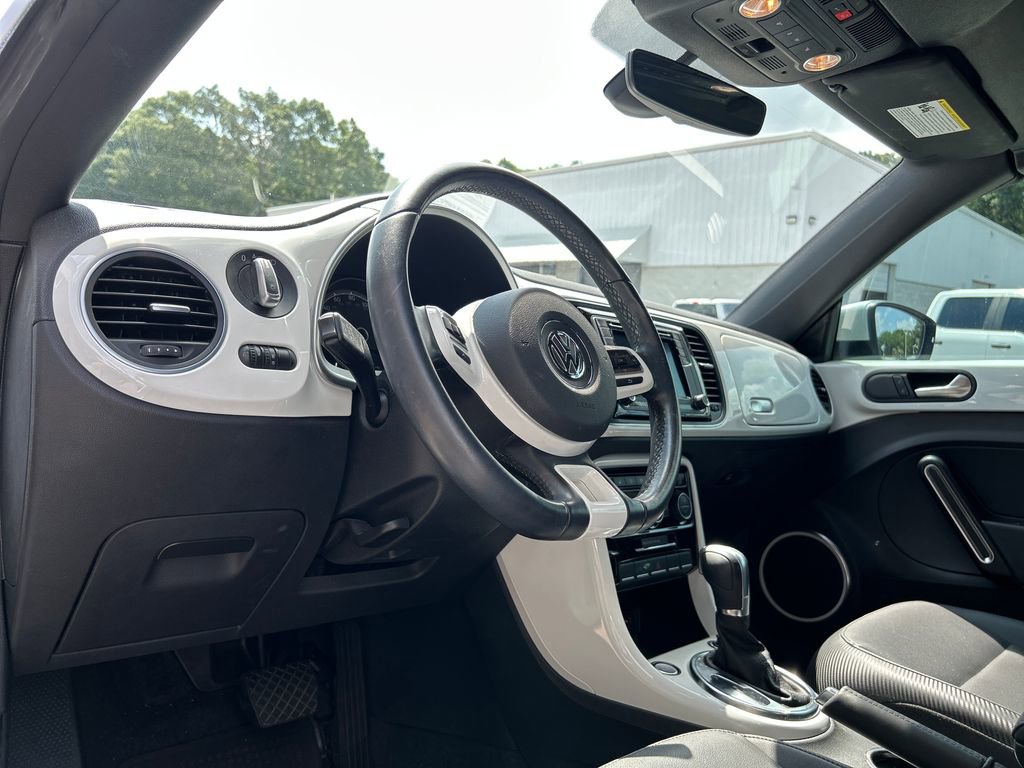Used 2019 Volkswagen Beetle 2.0T SE FWD image 12