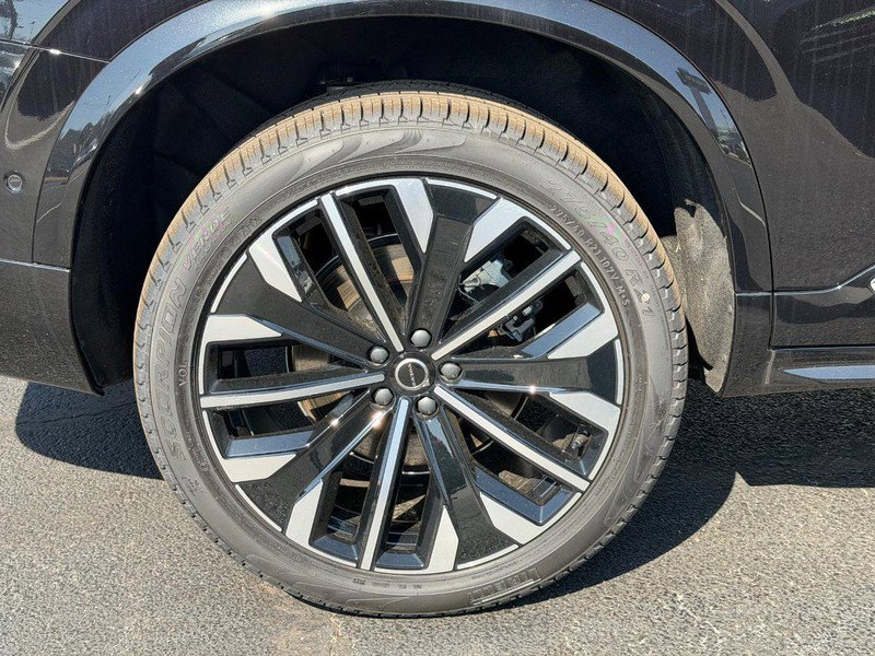 New 2026 Volvo XC90 B6 Plus w/ Protection Package Premier image 4