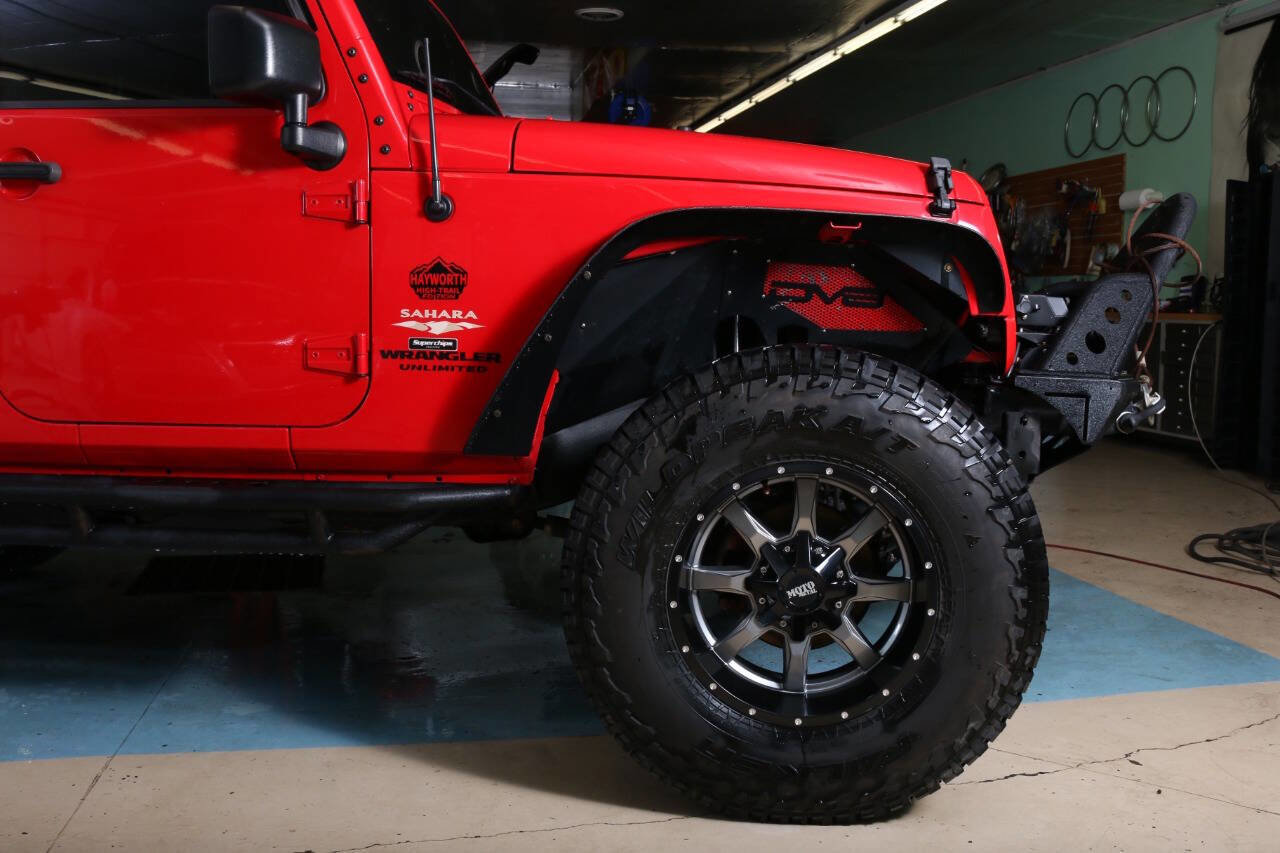 Used 2015 Jeep Wrangler Unlimited Sahara AWD/4WD image 8