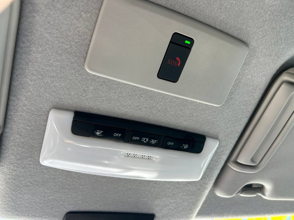 Certified 2024 Nissan Kicks SR w/ SR Premium Package FWD image 38