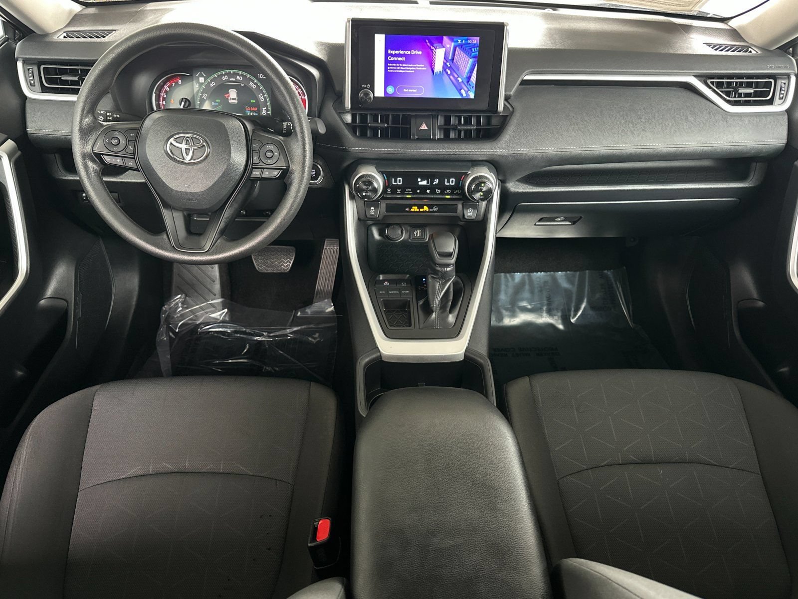 Used 2025 Toyota RAV4 XLE FWD image 9