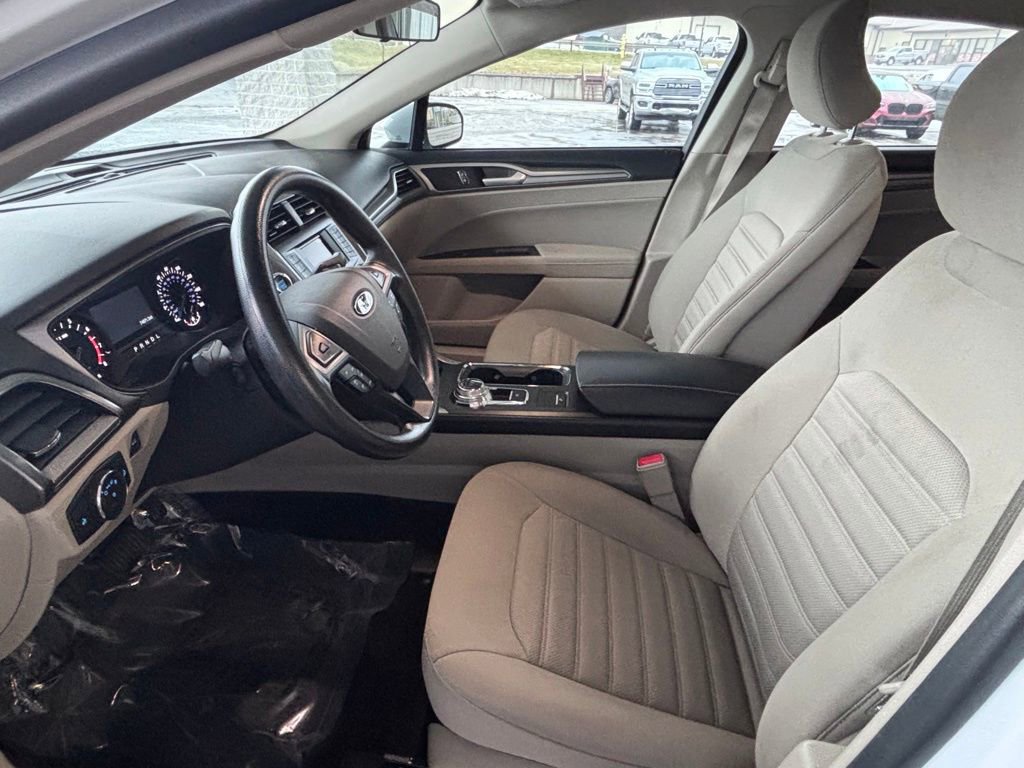 Used 2018 Ford Fusion SE image 11