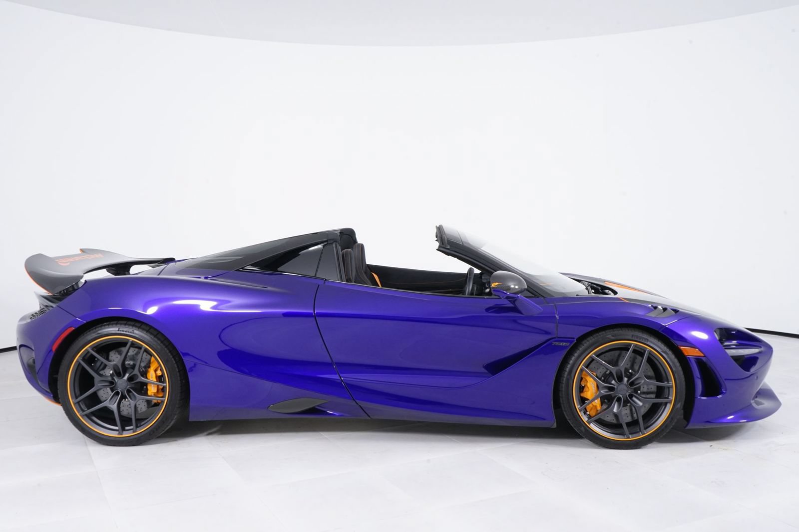 Used 2025 McLaren 750S Spider RWD image 8