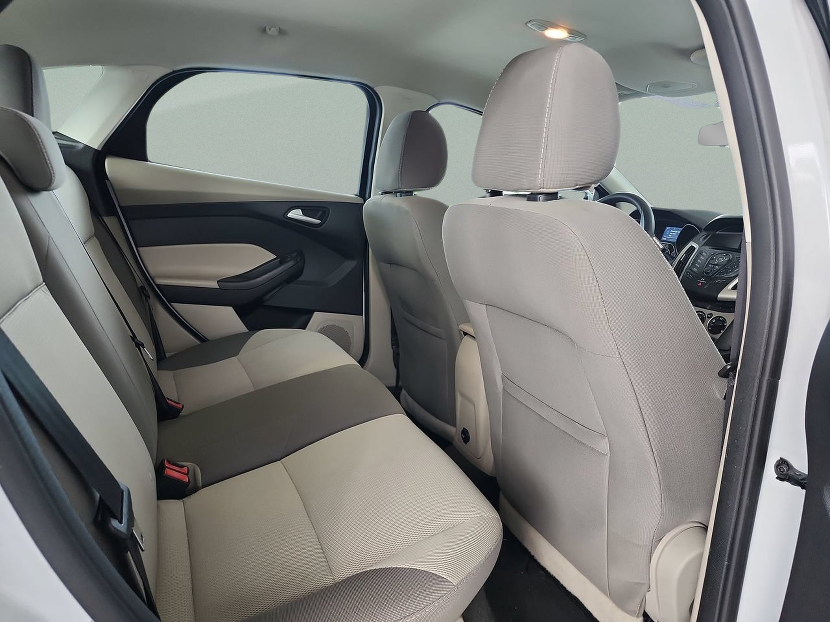 Used 2014 Ford Focus SE FWD image 18
