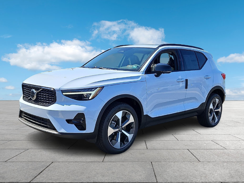 New 2026 Volvo XC40 B5 Plus w/ Climate Package AWD/4WD image 3