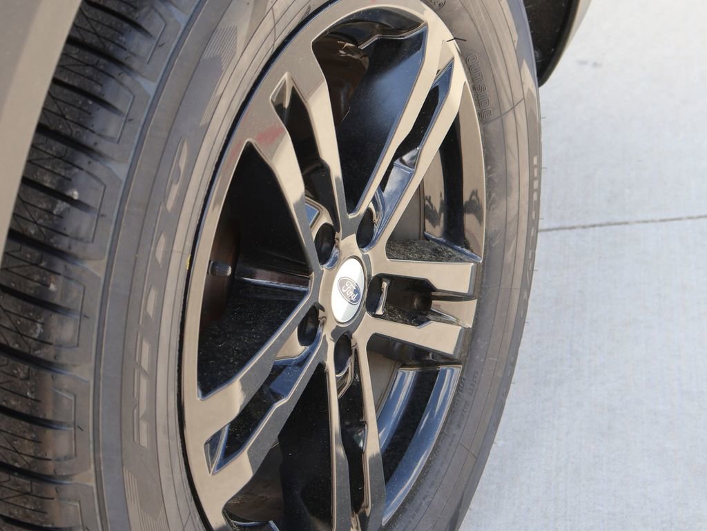 Used 2022 Ford Explorer XLT image 40