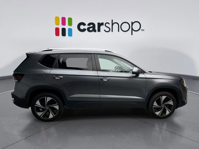 Used 2025 Volkswagen Taos SE AWD/4WD image 4