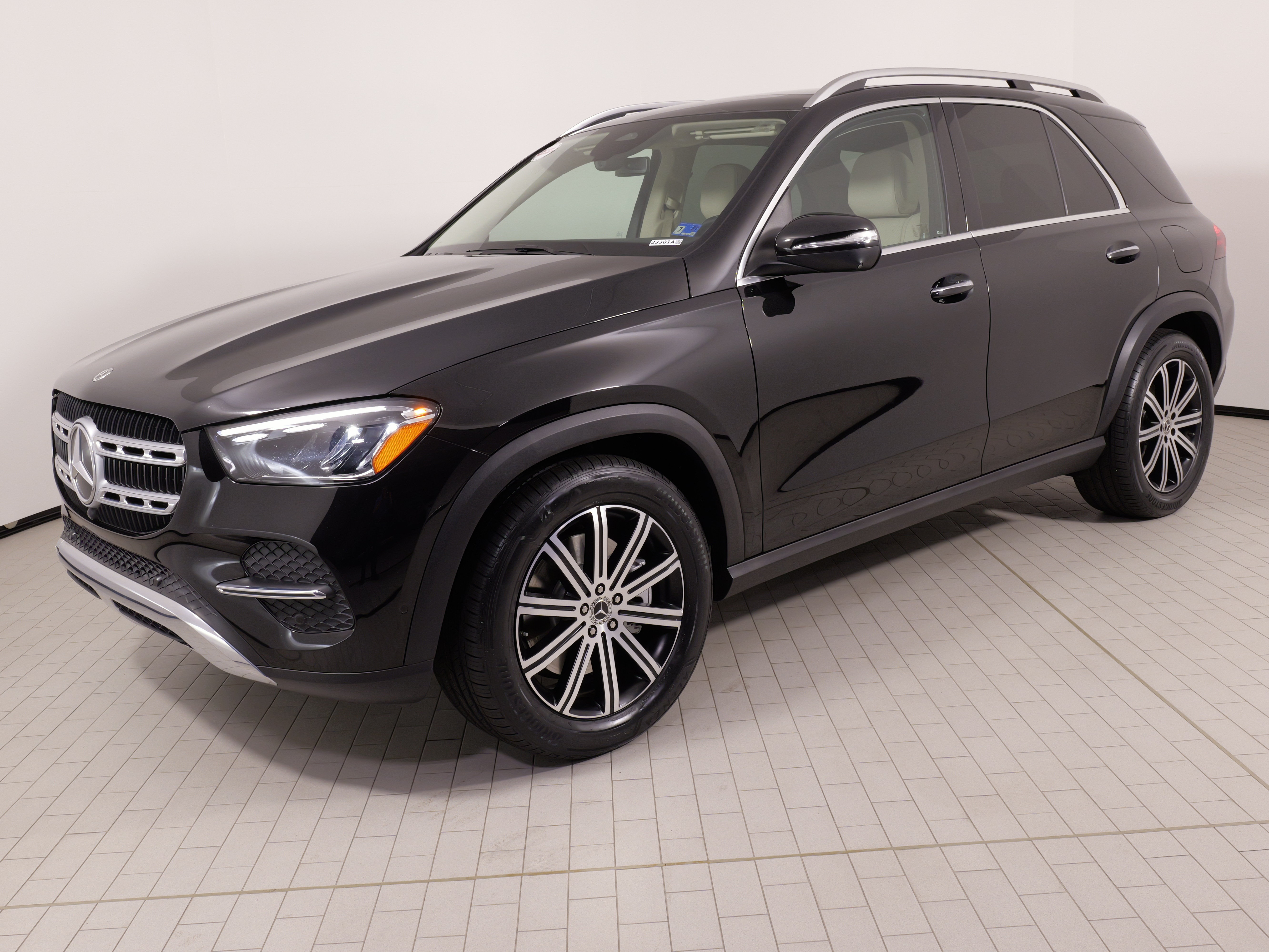 Used 2024 Mercedes-Benz GLE 450e 4MATIC image 3