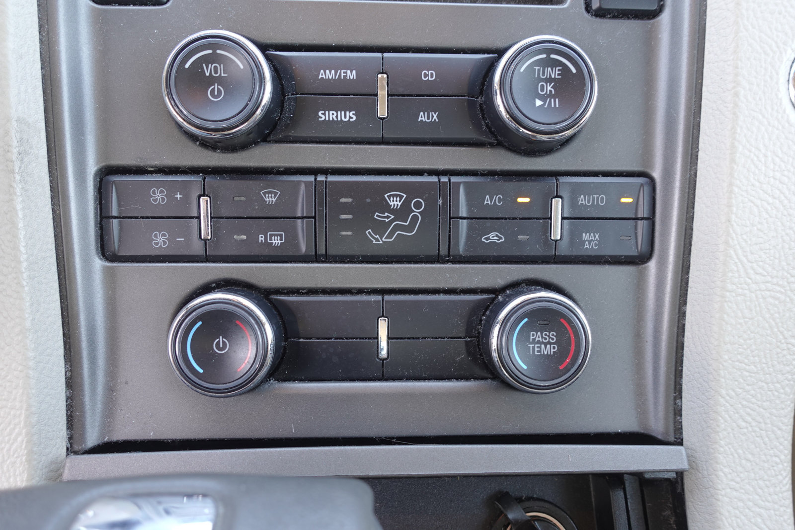 Used 2012 Ford Taurus SEL FWD image 21