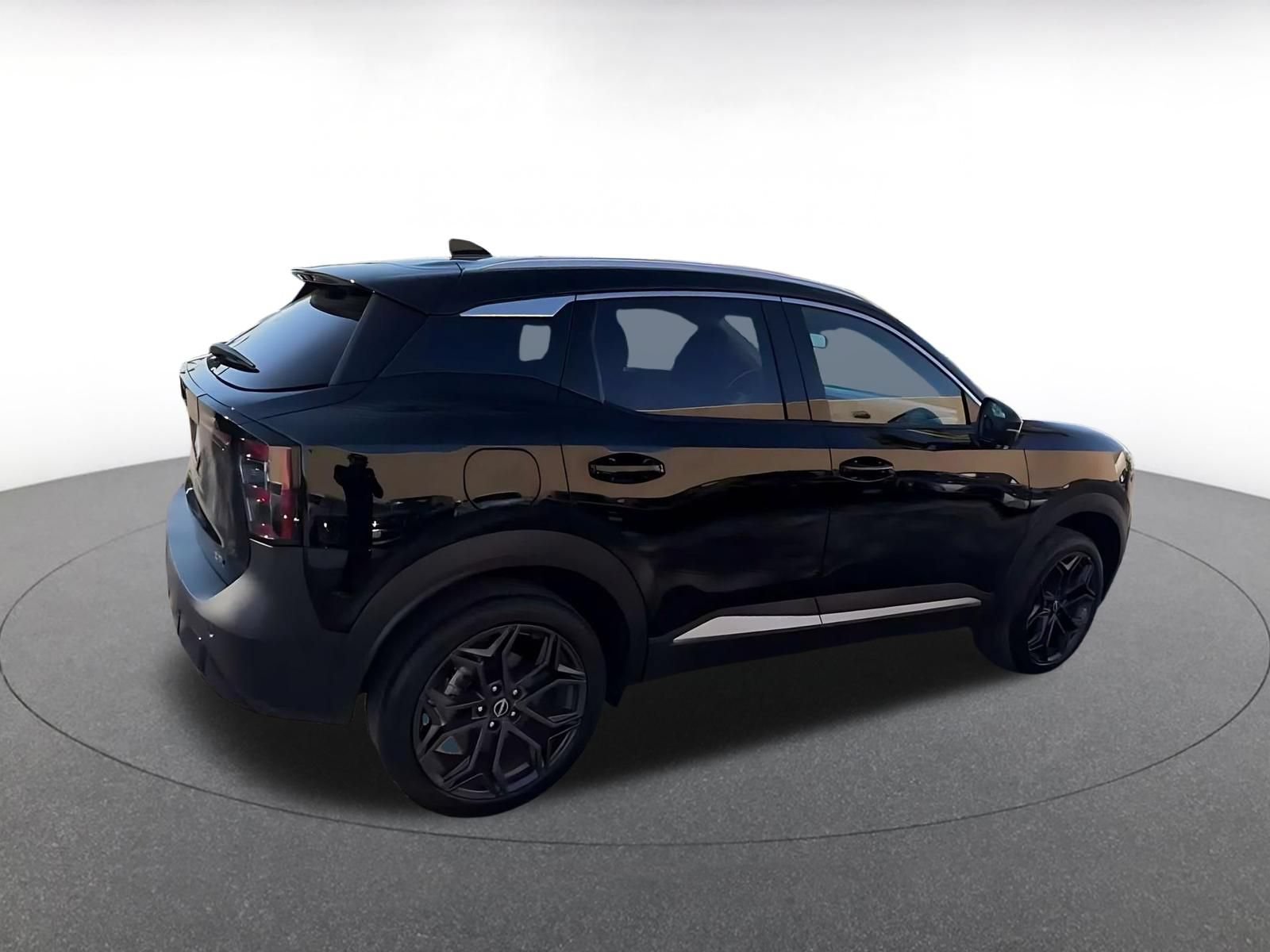 Used 2026 Nissan Kicks SR FWD image 14