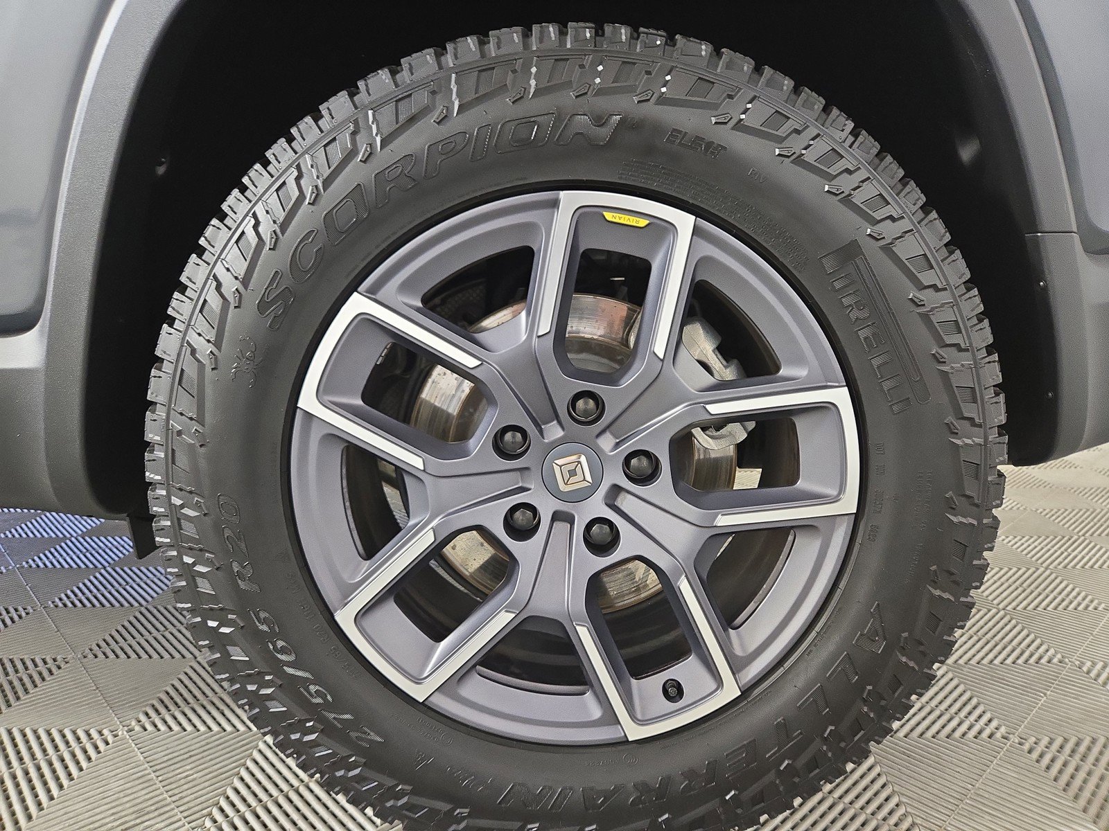 Used 2024 Rivian R1S Adventure AWD/4WD image 10