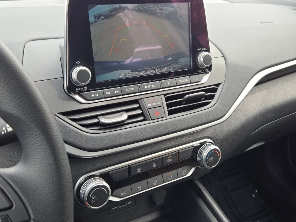 Used 2025 Nissan Altima 2.5 S image 21