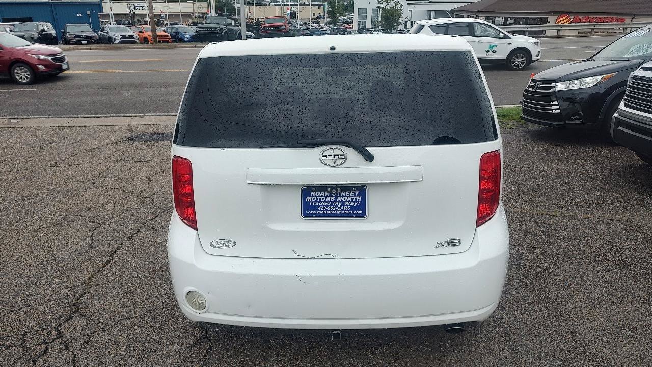 Used 2010 Scion xB FWD image 4