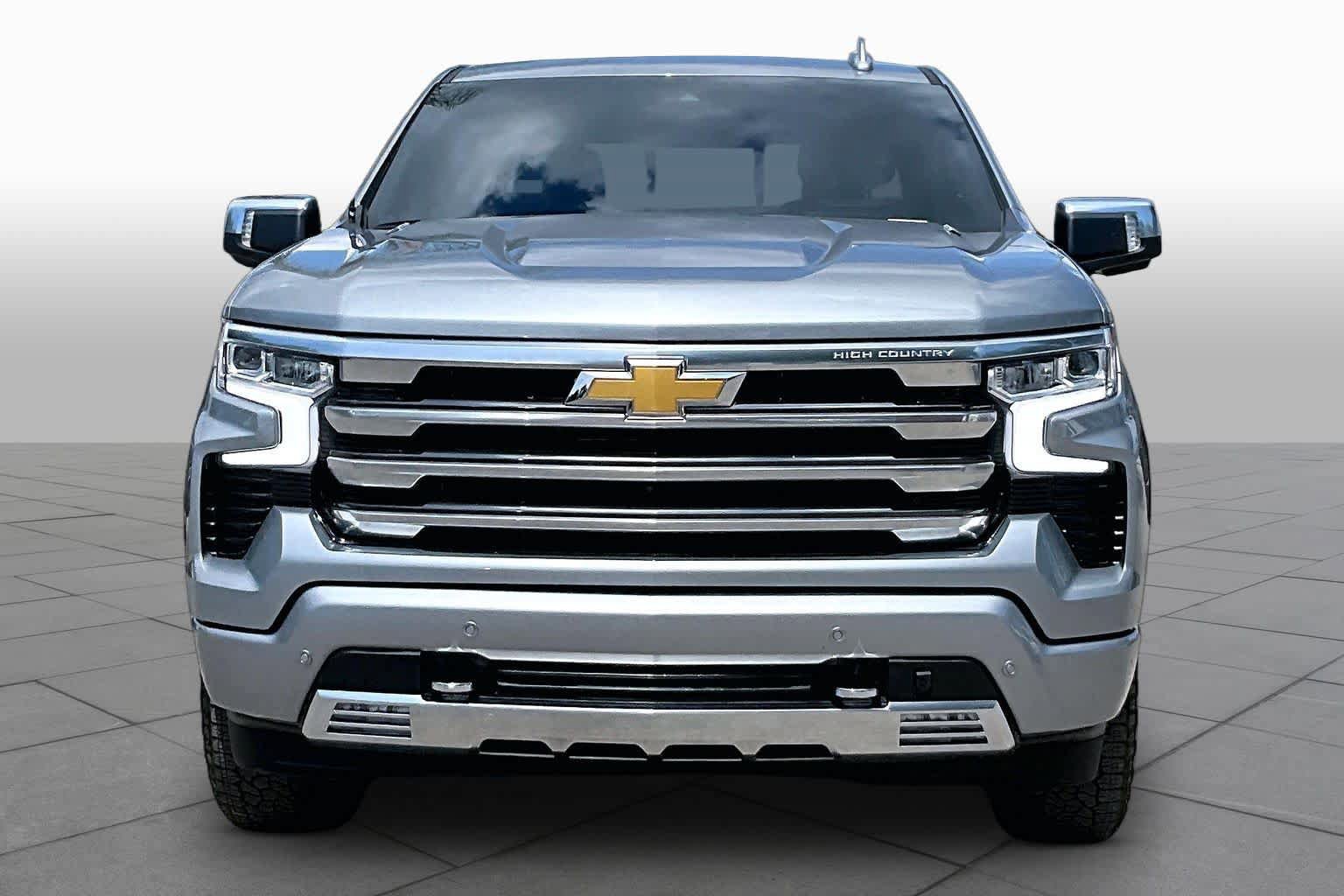 Used 2024 Chevrolet Silverado 1500 High Country w/ Technology Package AWD/4WD image 4