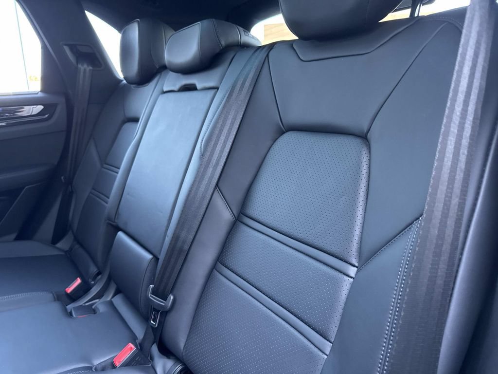 Certified 2023 Porsche Cayenne AWD/4WD image 14