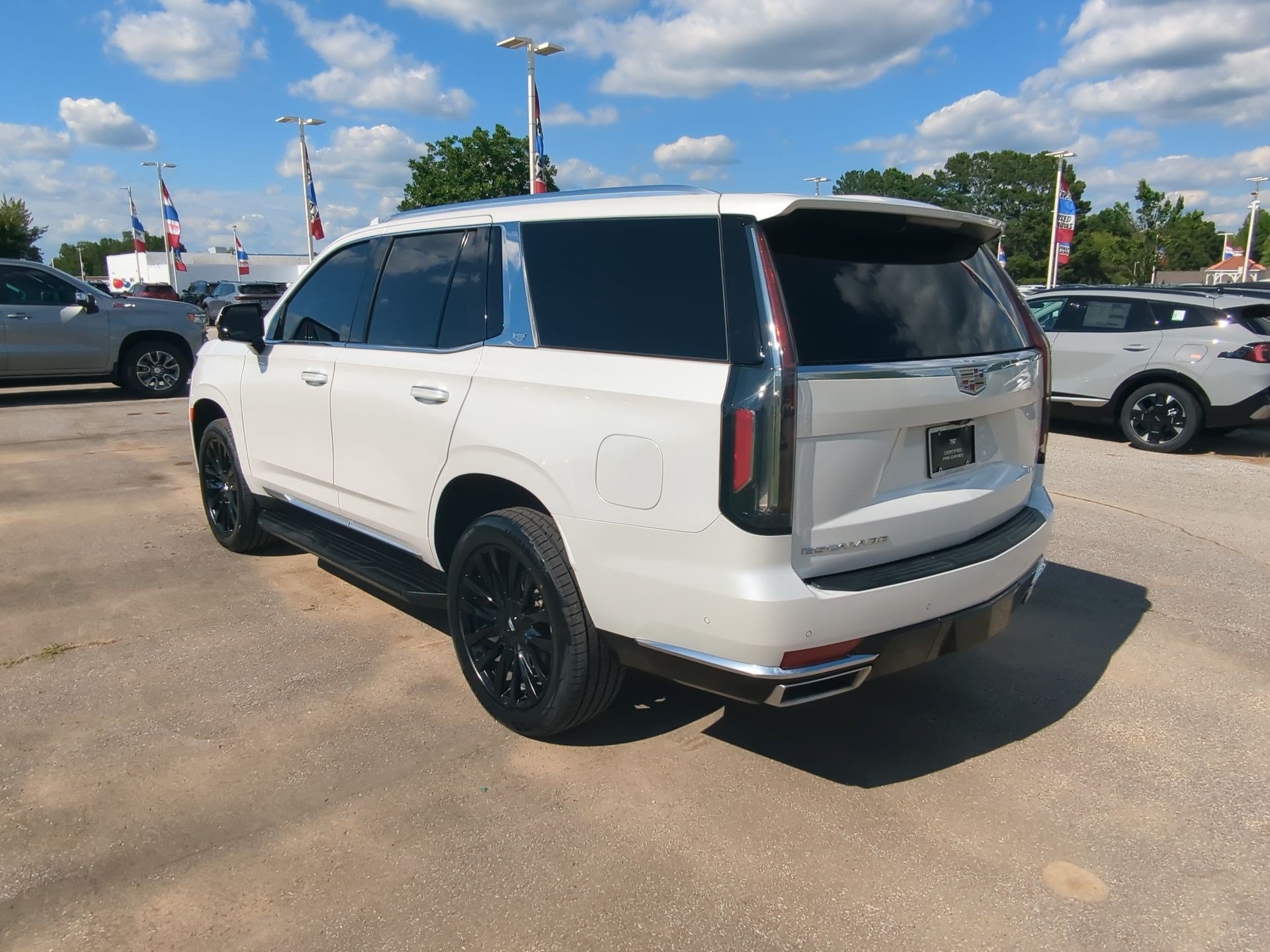 Used 2022 Cadillac Escalade Premium Luxury RWD image 6