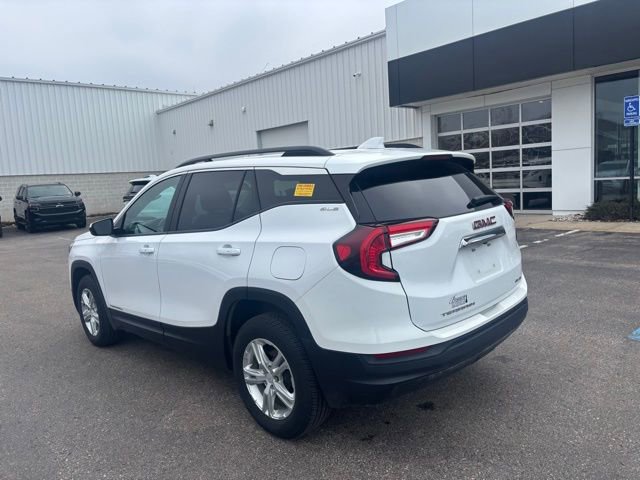 Used 2023 GMC Terrain SLE w/ Driver Convenience Package image 8