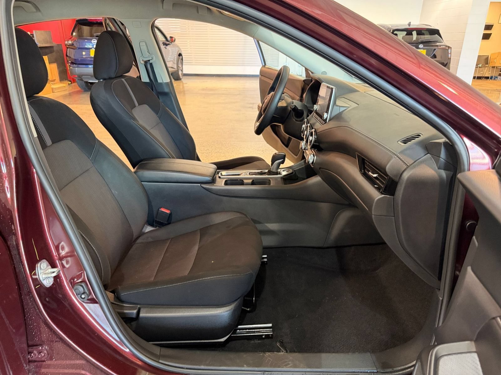 Used 2025 Nissan Sentra SV FWD image 30