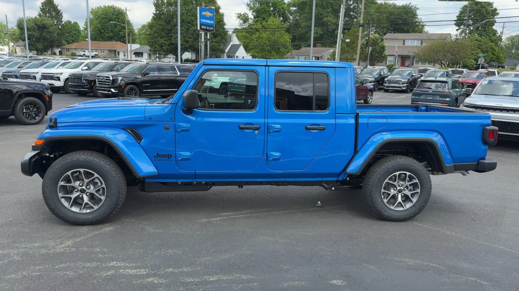 New 2026 Jeep Gladiator Sport AWD/4WD image 3