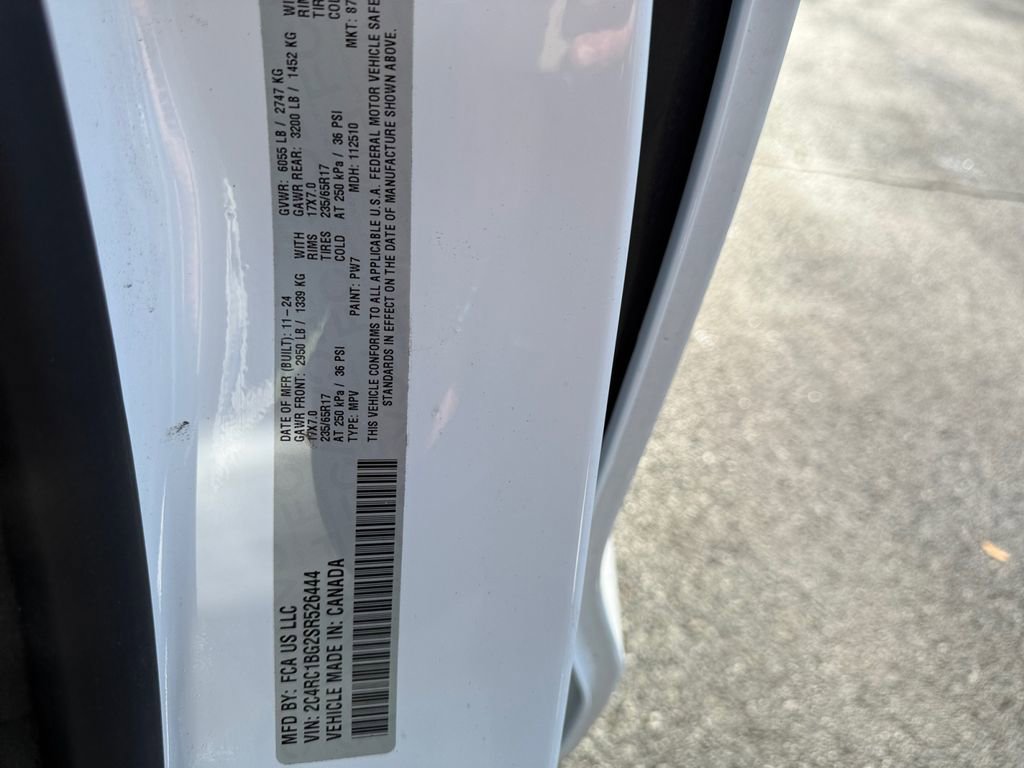 Used 2025 Chrysler Pacifica Select image 24