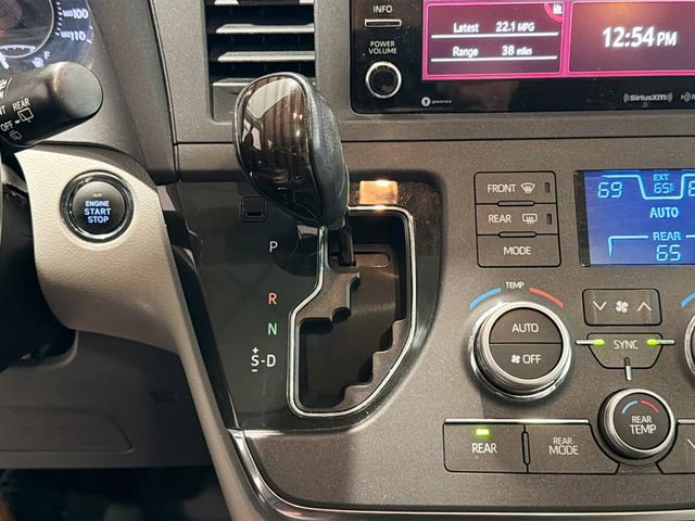 Used 2018 Toyota Sienna XLE FWD image 14