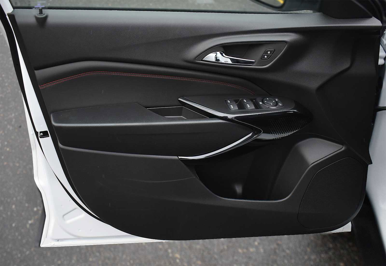 New 2026 Chevrolet Trax RS w/ Sunroof Package image 25