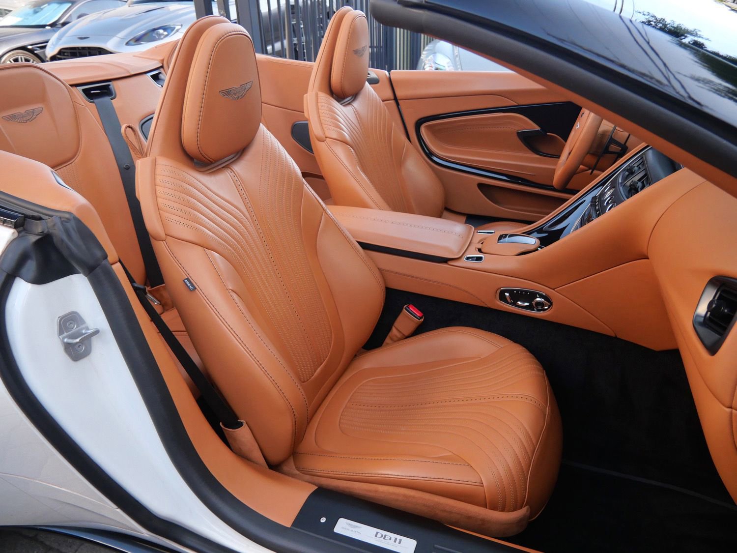 Used 2023 Aston Martin DB11 Volante RWD image 12