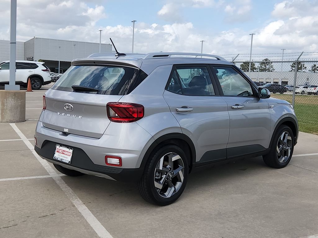 Used 2025 Hyundai Venue SEL image 5