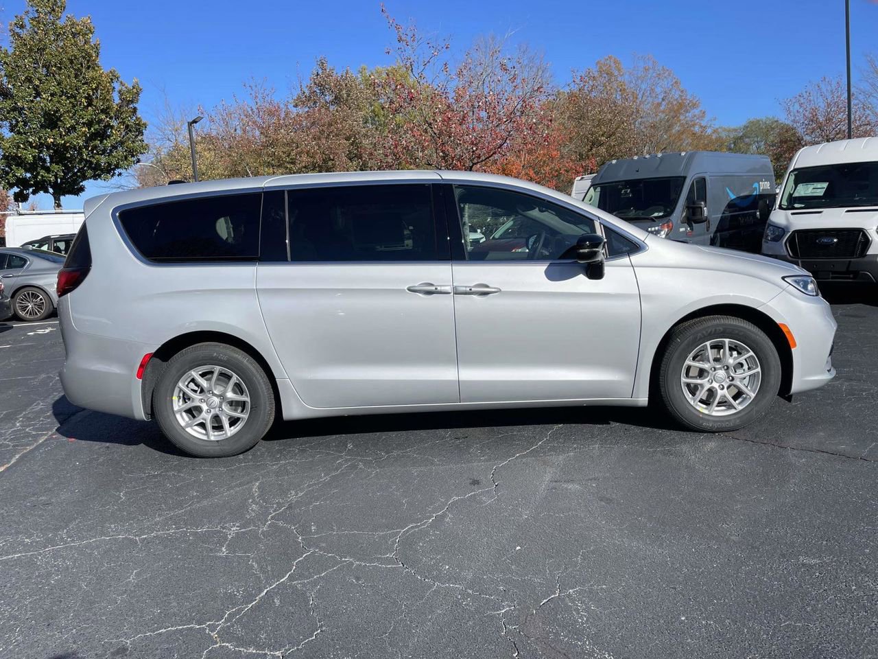 New 2026 Chrysler Pacifica Select FWD image 10