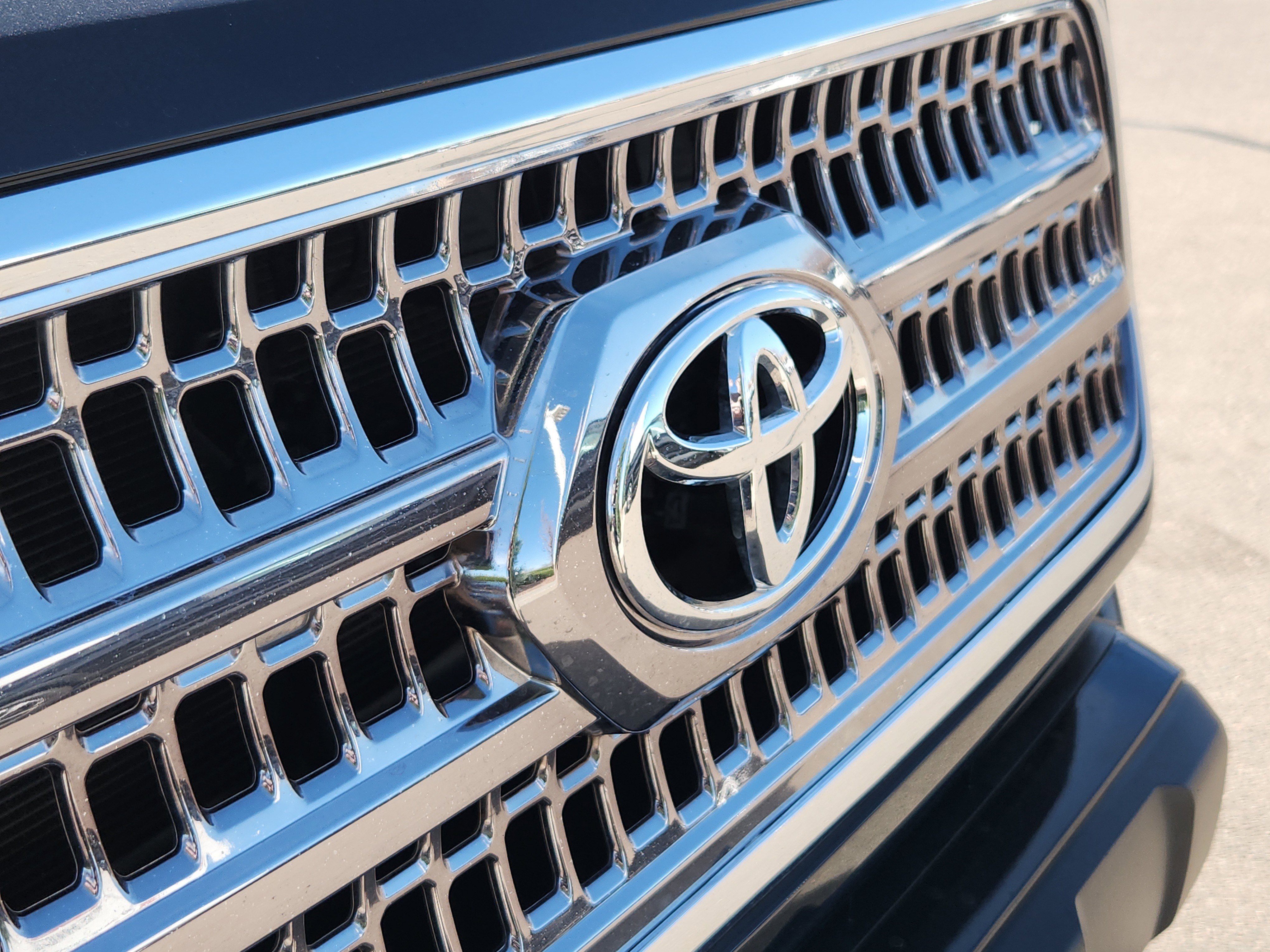 Used 2016 Toyota Tacoma TRD Off-Road w/ Premium & Technology Package image 15