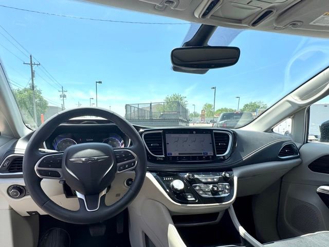Used 2023 Chrysler Pacifica Limited FWD image 10