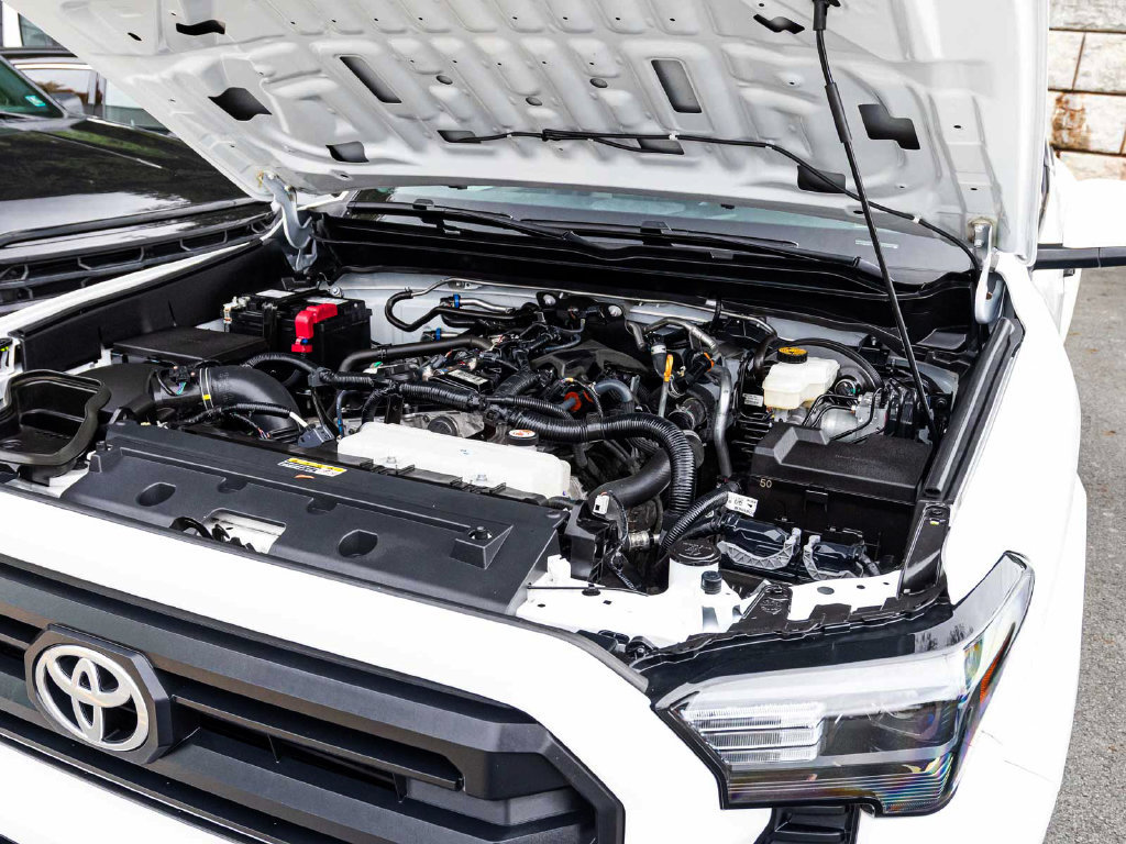 Used 2025 Toyota Tacoma SR5 AWD/4WD image 32