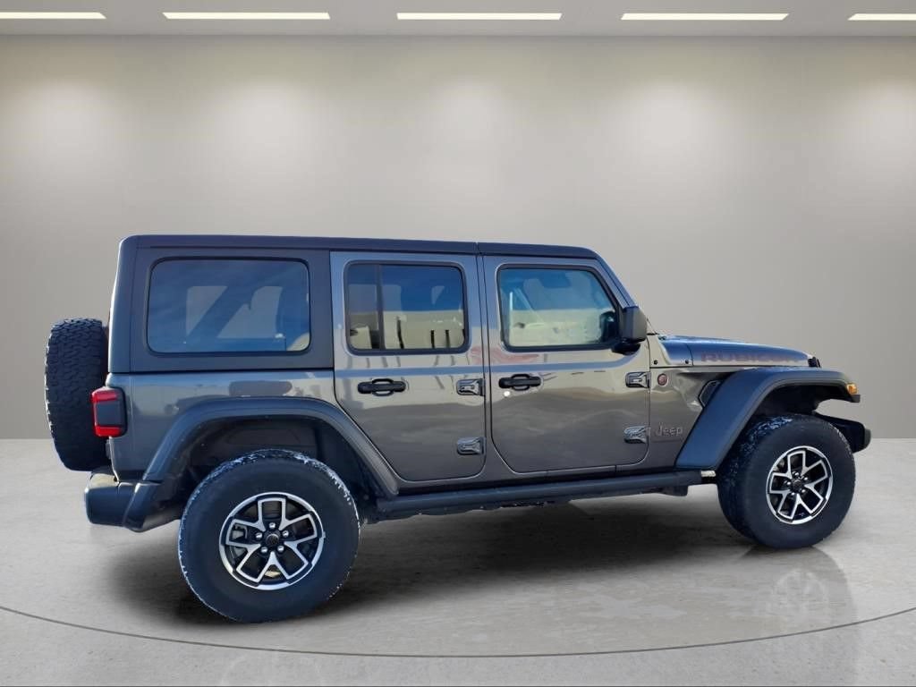 Used 2024 Jeep Wrangler Unlimited Rubicon AWD/4WD image 2