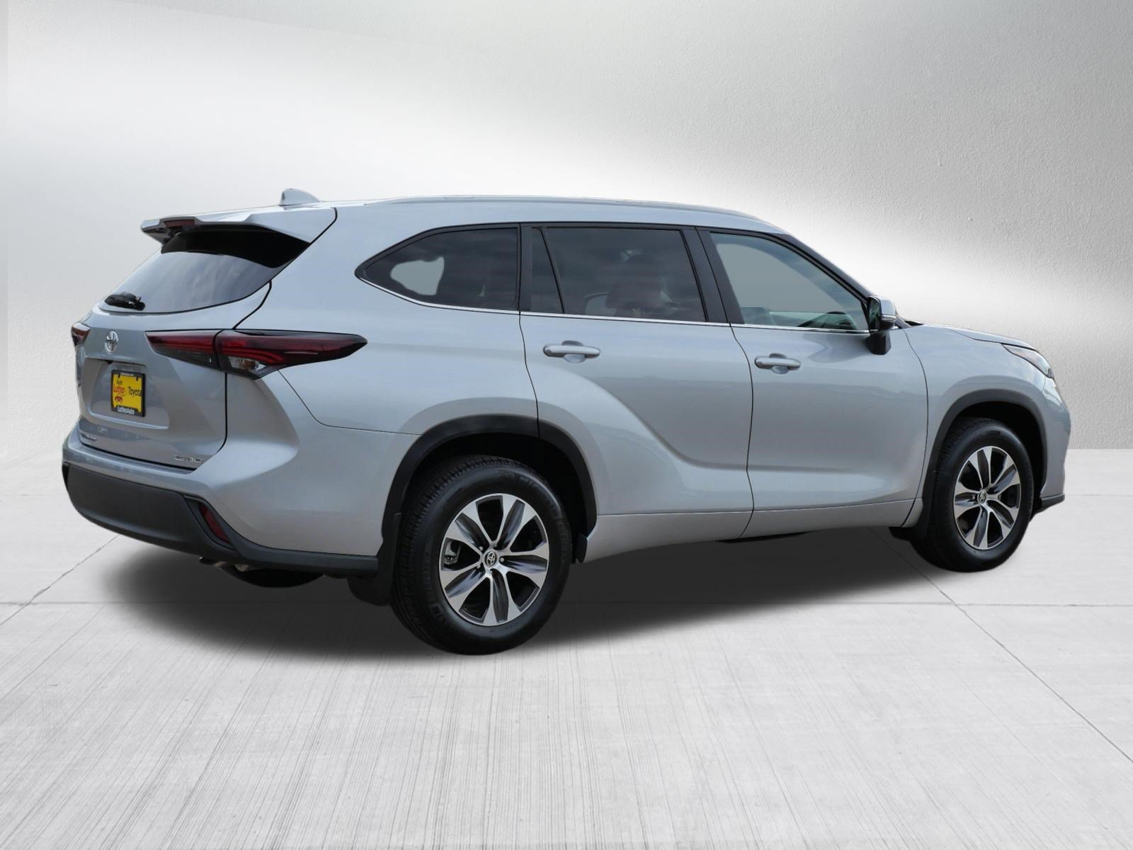 Certified 2025 Toyota Highlander XLE AWD/4WD image 8