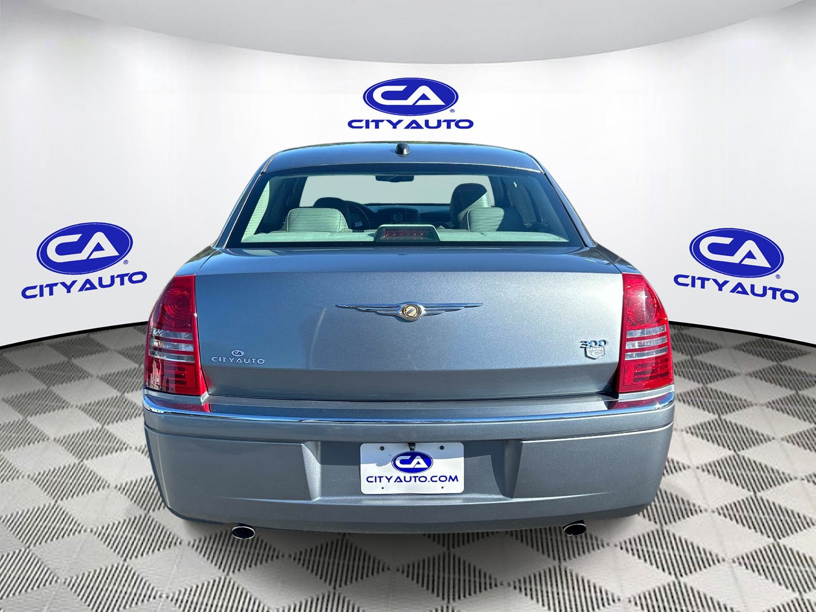 Used 2006 Chrysler 300 C w/ Navigation & Sound Group II RWD image 4
