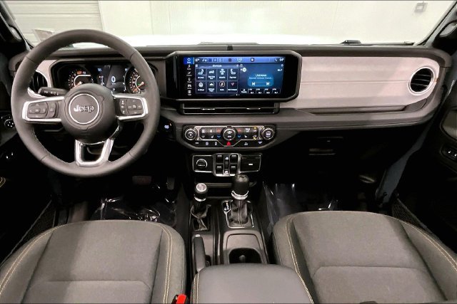 Used 2026 Jeep Wrangler Unlimited Sahara AWD/4WD image 19