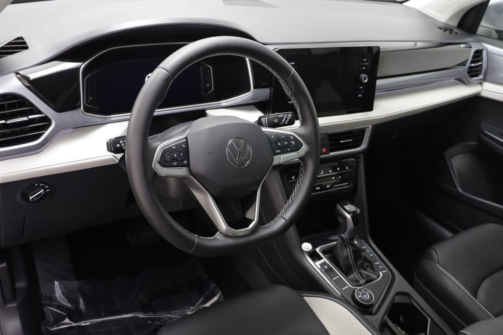 Used 2026 Volkswagen Taos SEL AWD/4WD image 6