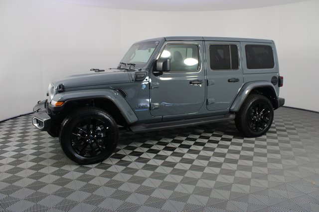 Used 2025 Jeep Wrangler Unlimited Sahara image 2