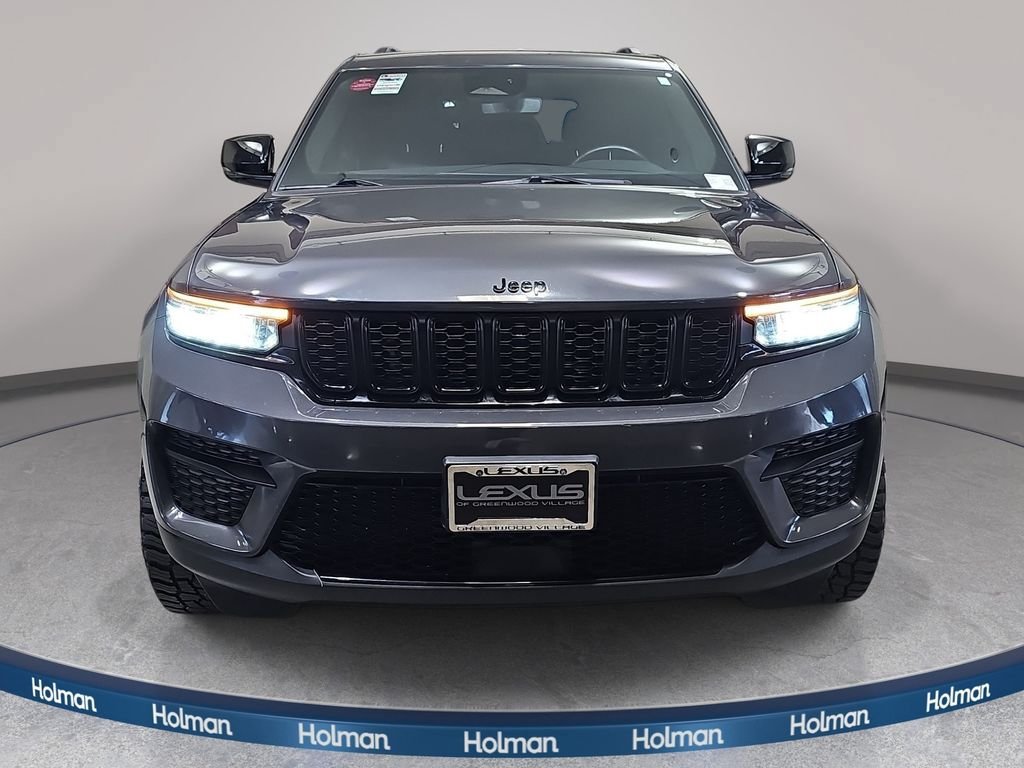Used 2022 Jeep Grand Cherokee Altitude AWD/4WD image 3