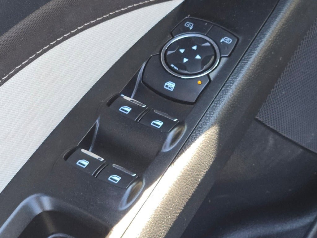 Used 2020 Ford Fusion SE w/ Equipment Group 151A image 17