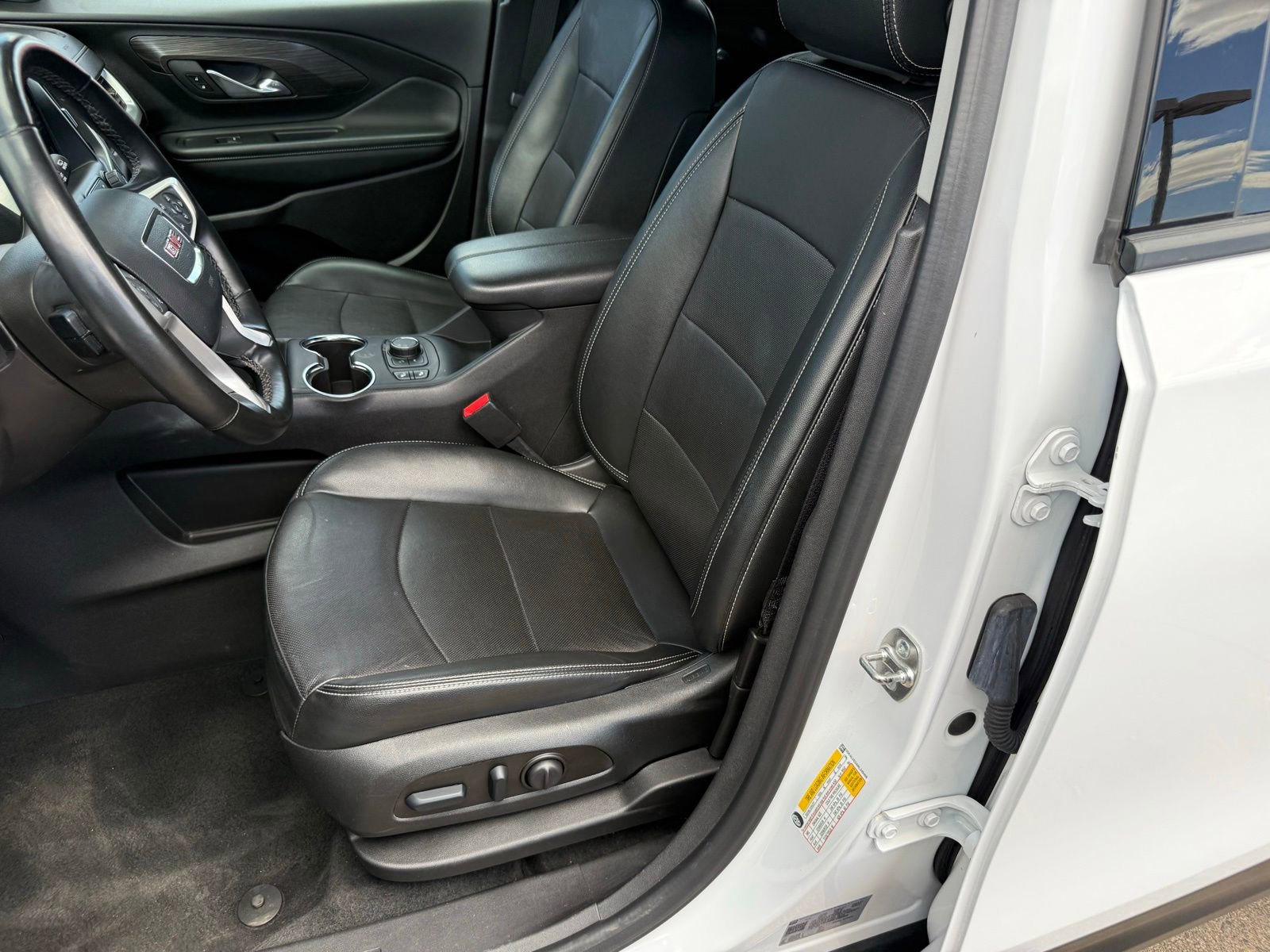 Used 2024 GMC Terrain SLT AWD/4WD image 31