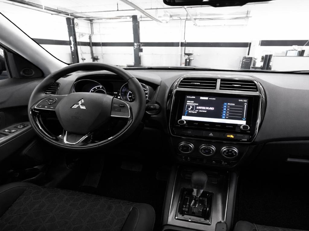 Used 2026 Mitsubishi Outlander Sport LE AWD/4WD image 13