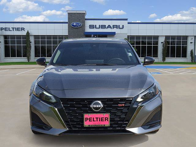 Used 2024 Nissan Altima 2.5 SR w/ SR Premium Package FWD image 2