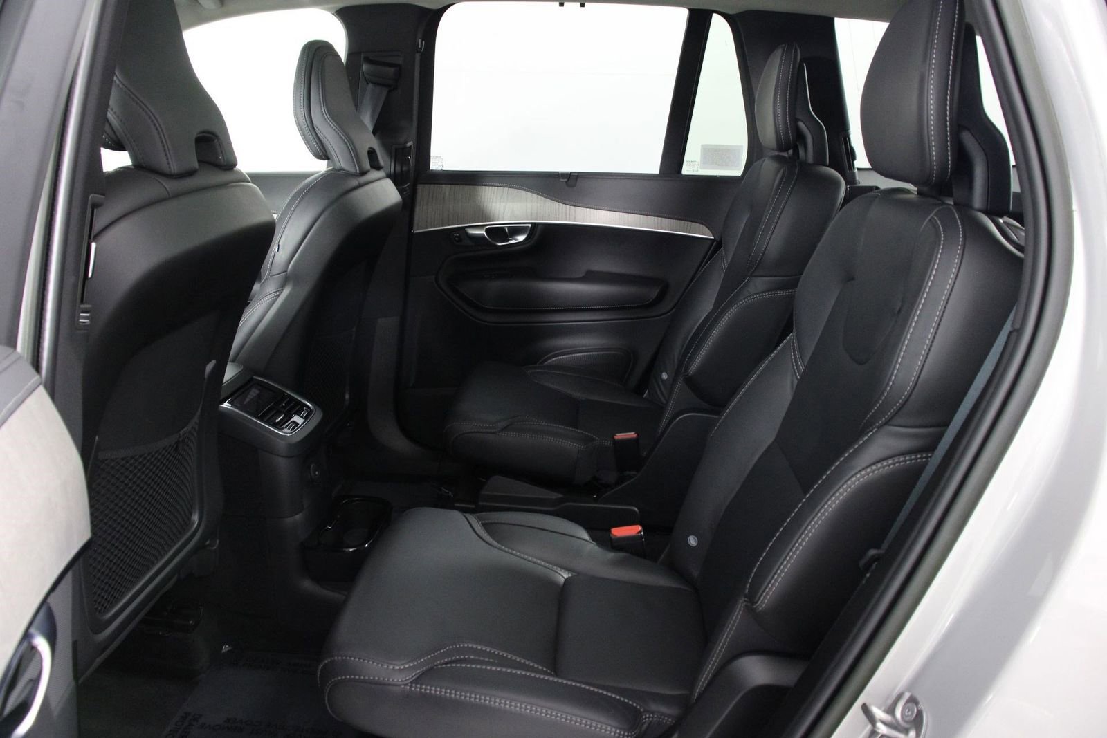 Used 2023 Volvo XC90 T8 Ultimate image 32