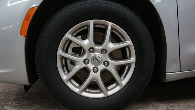 Used 2024 Chrysler Pacifica Touring-L image 75