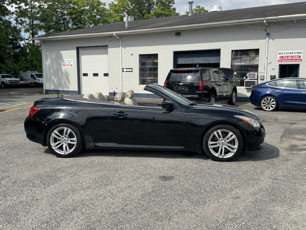 Used 2010 INFINITI G37 Base 2dr Convertible w/ Premium Pkg image 9