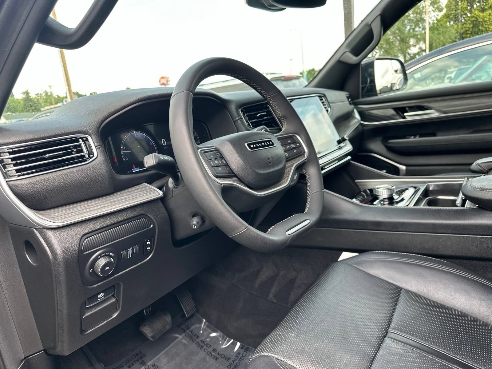 Used 2024 Jeep Wagoneer Series II AWD/4WD image 12